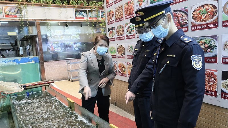 在选择生抽和老抽时，可以从以下几个方面进行考虑：